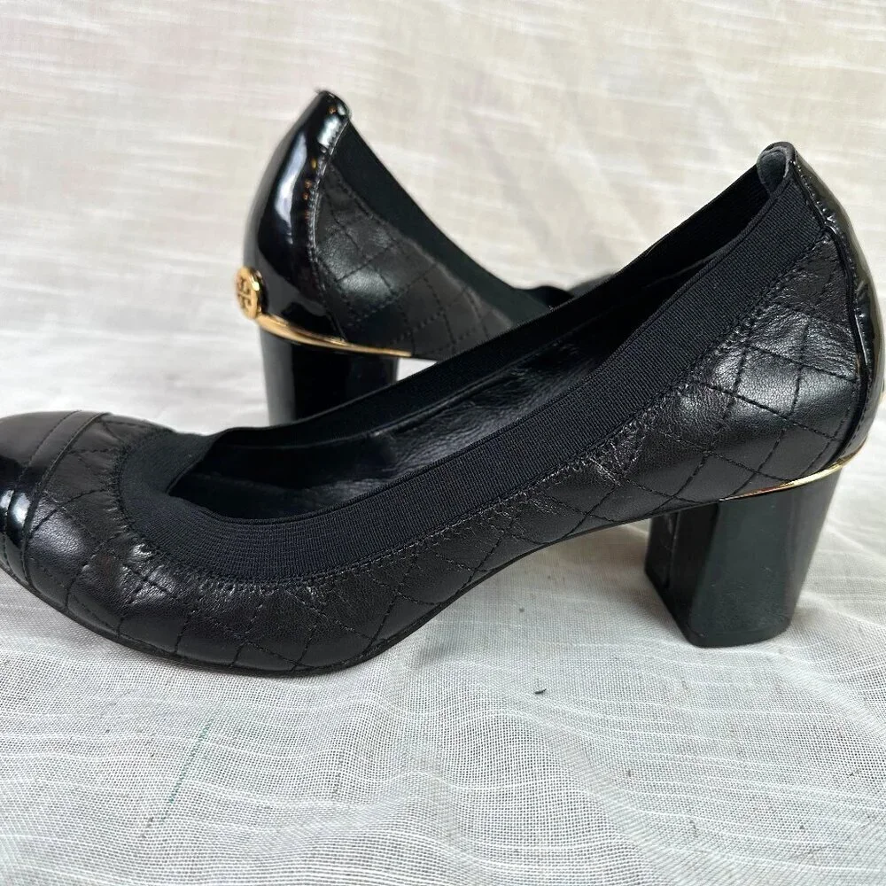 Tory Burch Carrie Quilted Soft Patent Toe Cap Block Heel Pumps Gold Black Sz 8.5